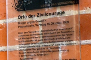 Gedenktafel "Orte der Zivilcourage" an der Pauluskirche in Halle (Saale)